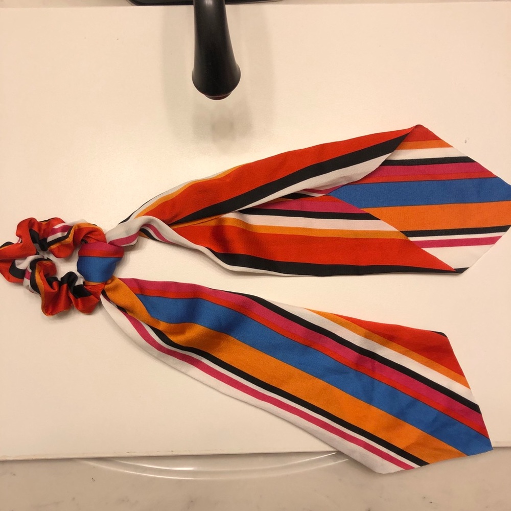 Scrunchie tie